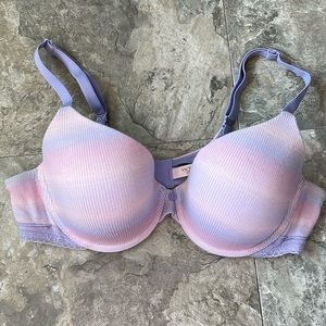 Victoria’s Secret T-shirt lightly lined Demi logo lace 38B